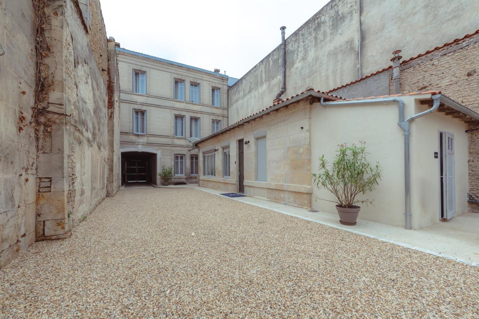 67 Victor Hugo Apartment Cognac Exterior photo
